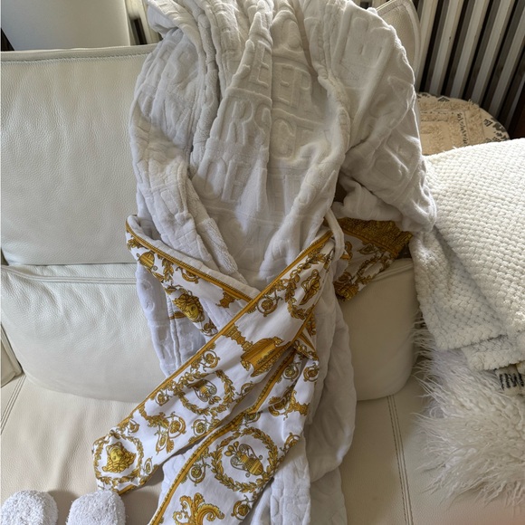 Versace White Textured Robe - Picture 2 of 5